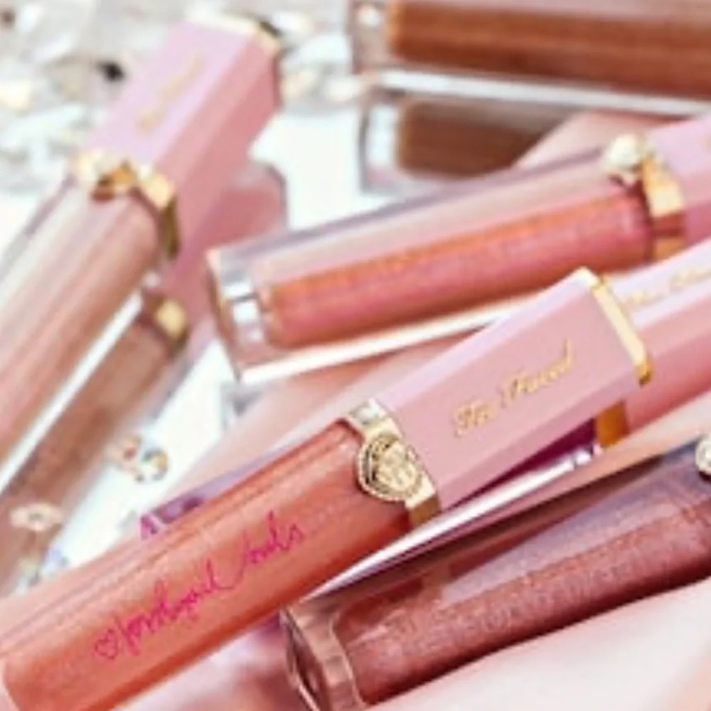 ⭐🎉Pretty Penny Too Faced Dazzling Lip Gloss